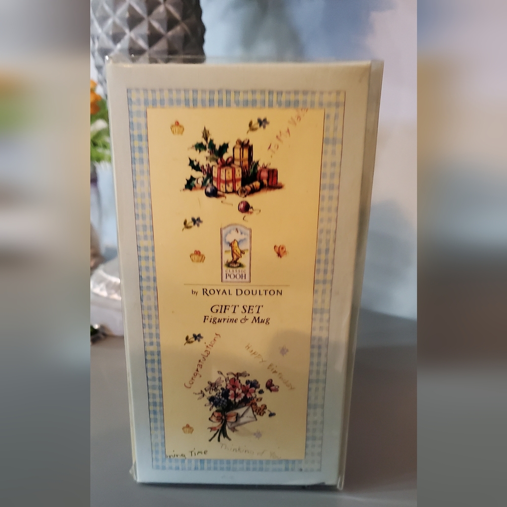 NEW Royal Doulton Winnie the Pooh Mug and Figurine⚜️💙⚜️ - Picture 5 of 6